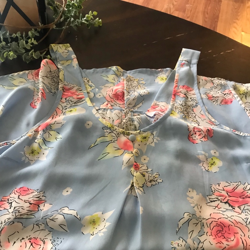 Cute floral tank with bow back